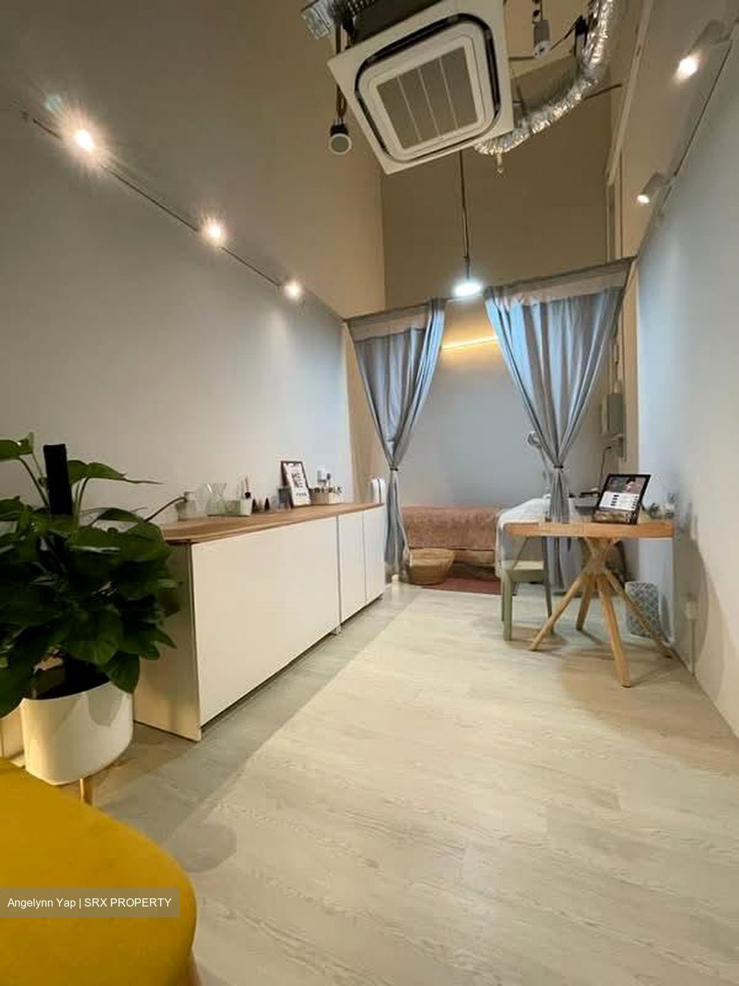 Oxley Tower (D1), Office #565816411